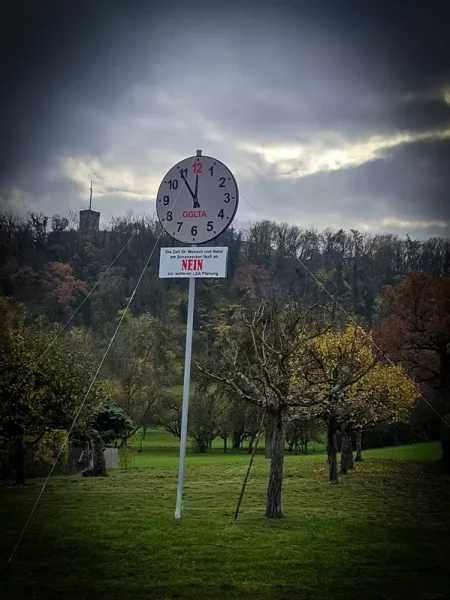 Schanzacker-Uhr 5 vor 12